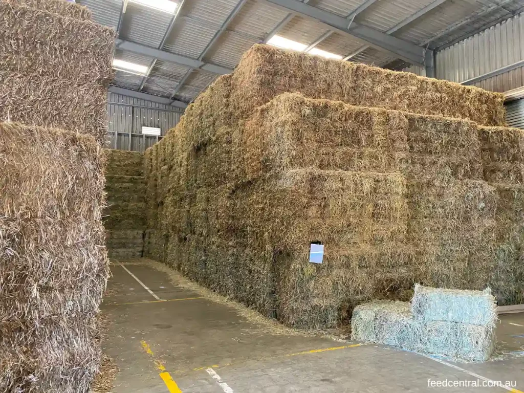 How-to-stack-hay-bales-2-1024x768